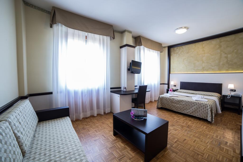 Hotel Astoria Fidenza Exterior photo